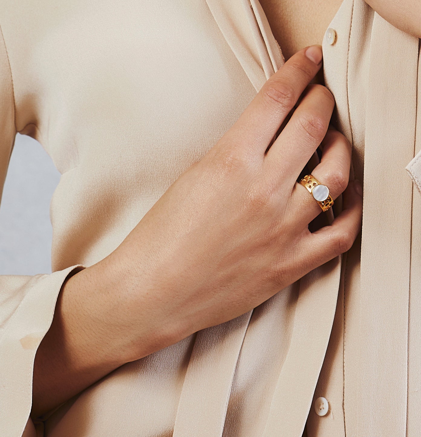 Mother of Pearl Coral Band Gold Ring