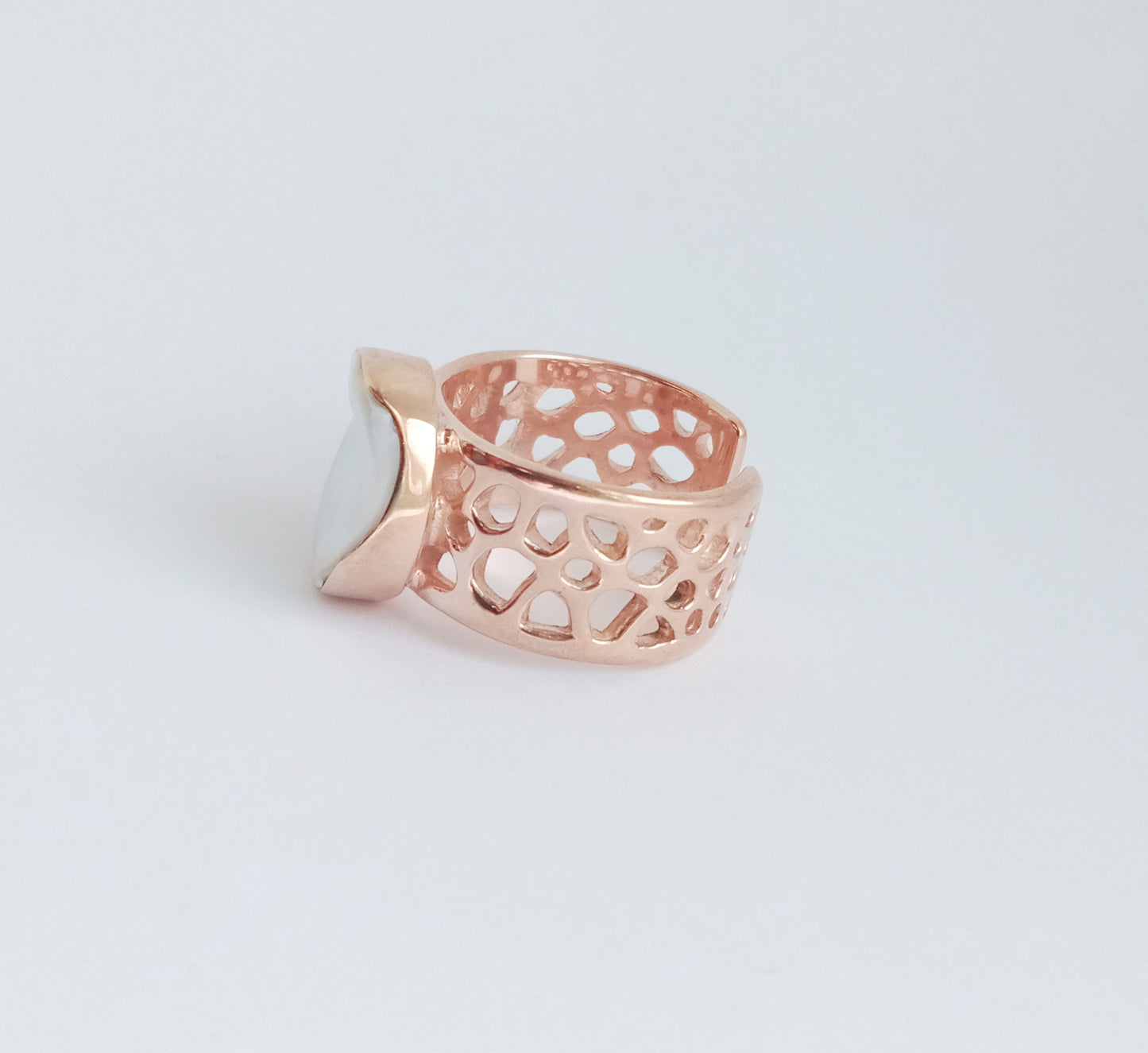 Labyrinth Rose Gold Pearl Ring