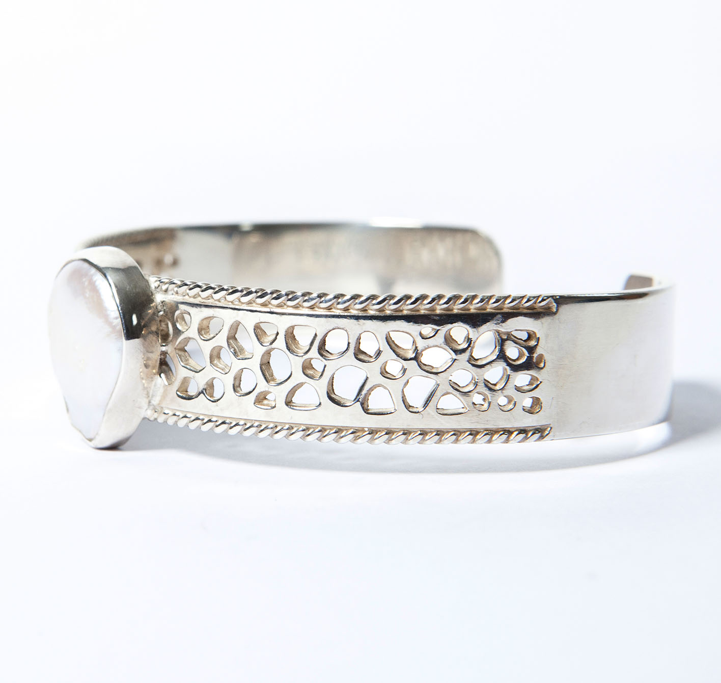 Labyrinth Keshi Pearl Silver Coral Bracelet