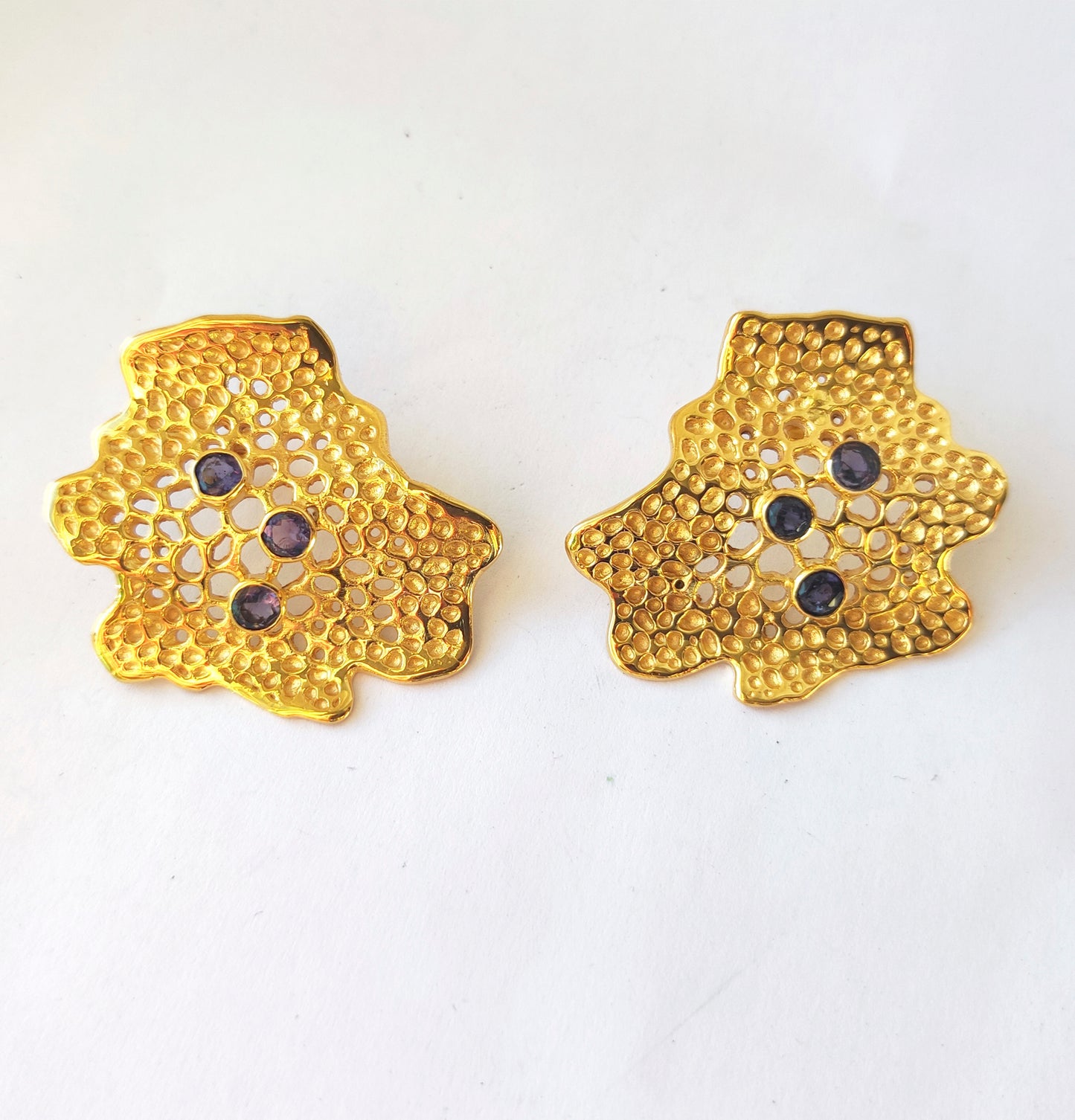 Labyrinth Wavy Gold Coral Stud Earrings with Iolite Gems