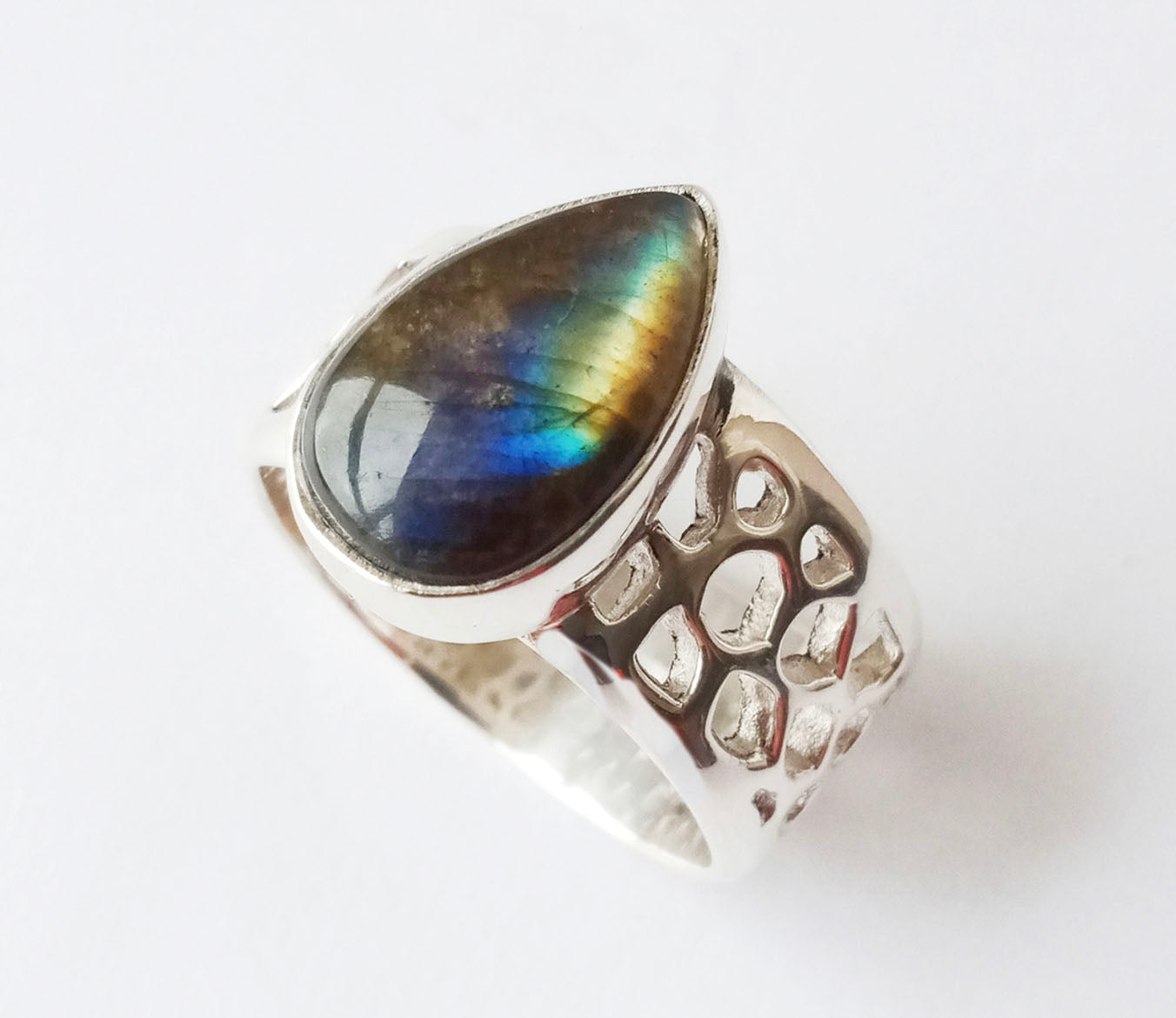 Labradorite Silver Labyrinth Coral Band Ring