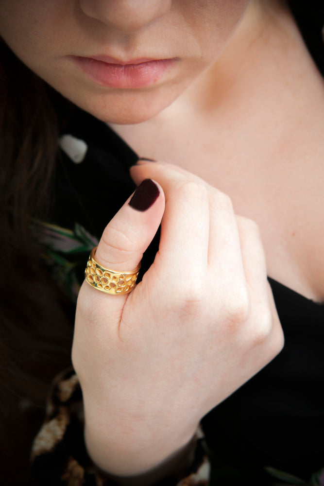 Labyrinth Chunky Unisex Gold Ring Band