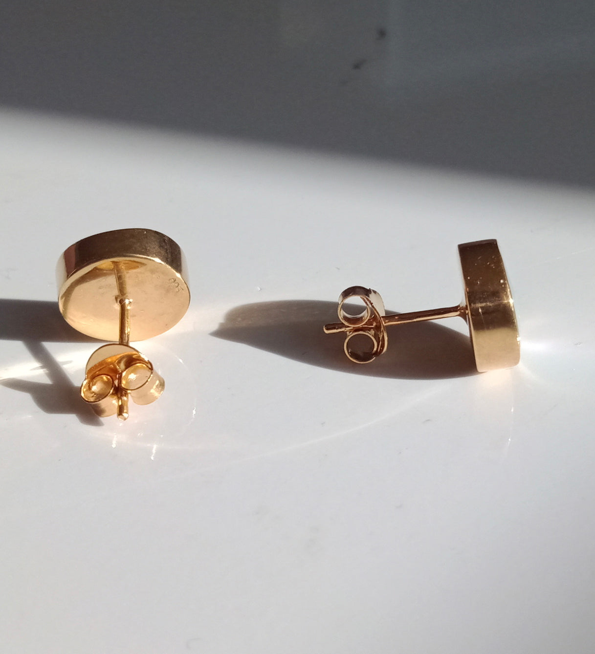 Small Flat Pearl Studs