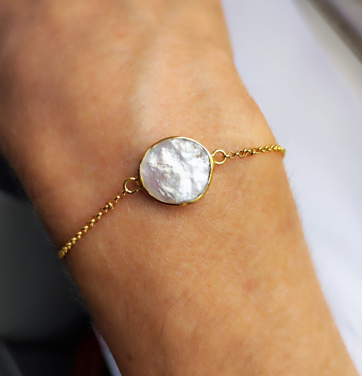 Dainty Gold Pearl Bracelet