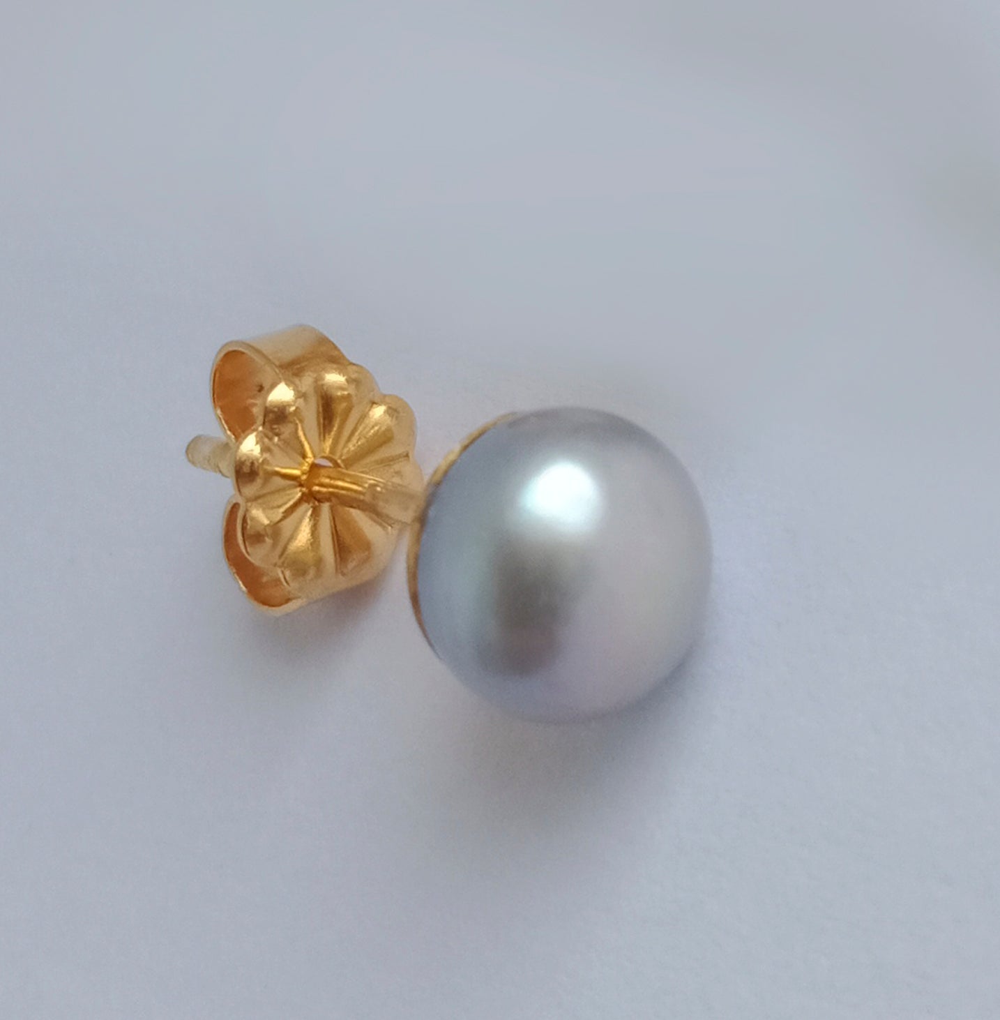 Grey Pearl Gold Studs