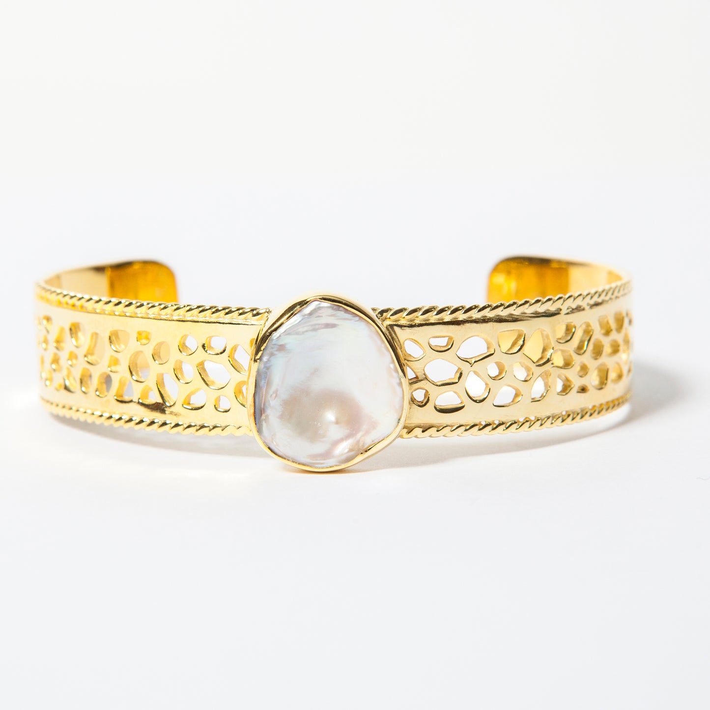 Labyrinth Keshi Pearl Gold Coral Bracelet