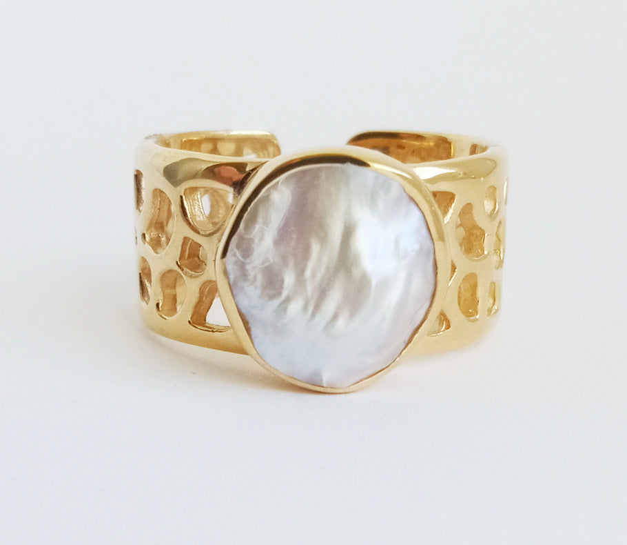 Labyrinth Gold Baroque Pearl Ring