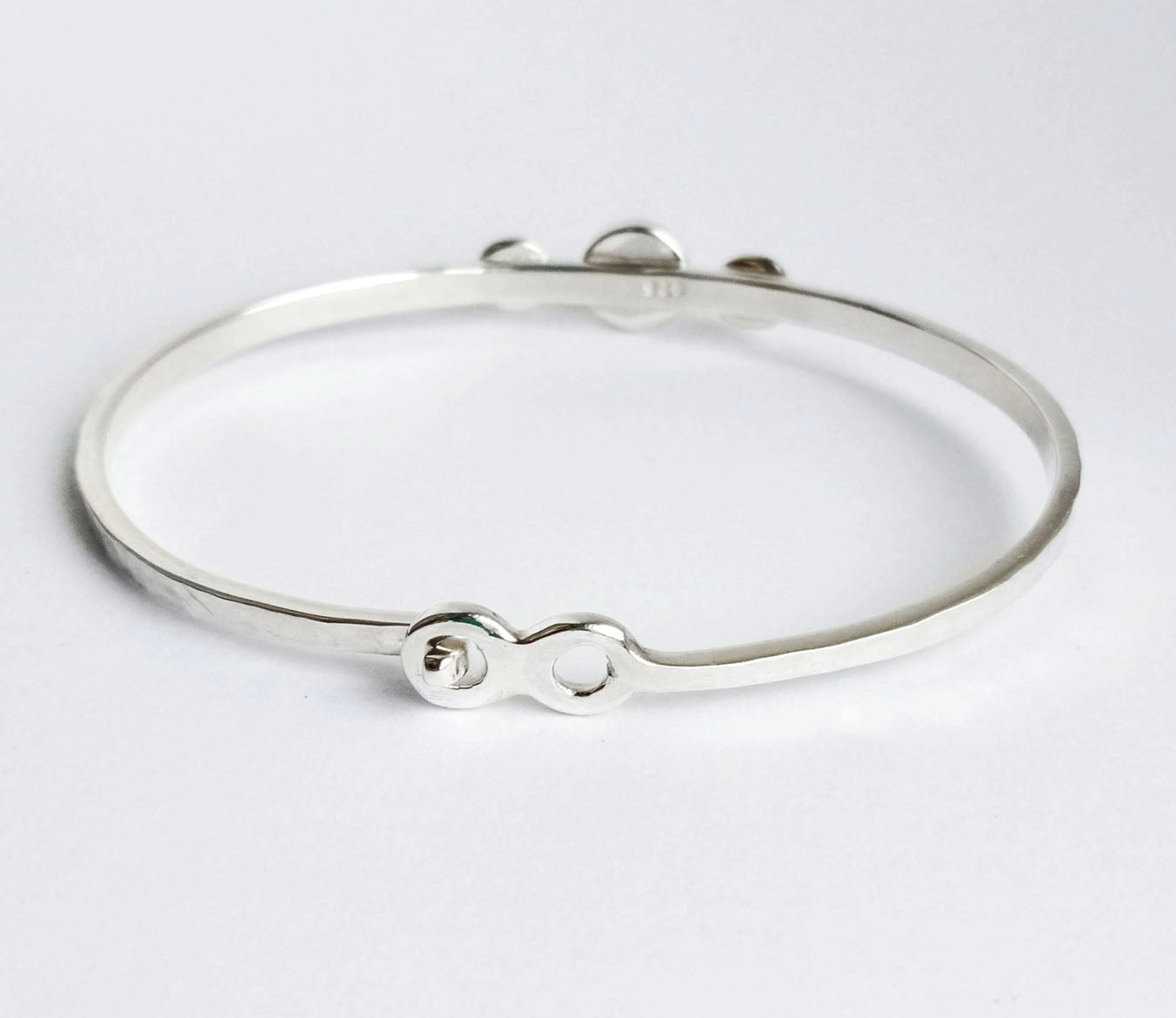 Jupiter Moonstone Sterling Silver Ajustable Bangle