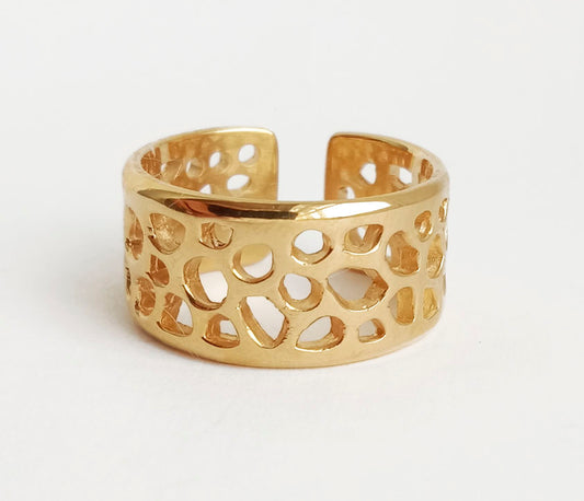 Labyrinth Chunky Unisex Gold Ring Band